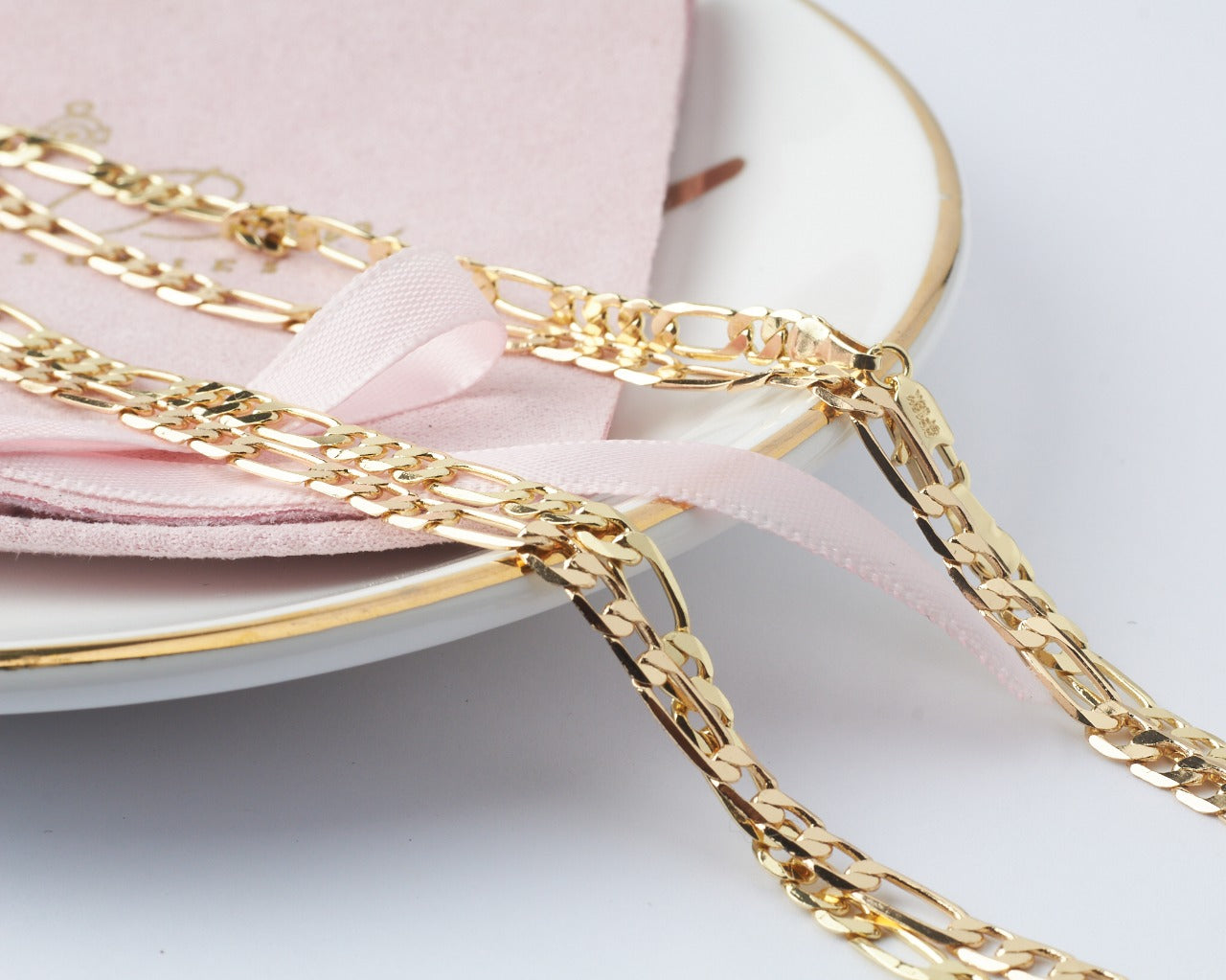Cadena Estilo Cartier en Oro Laminado